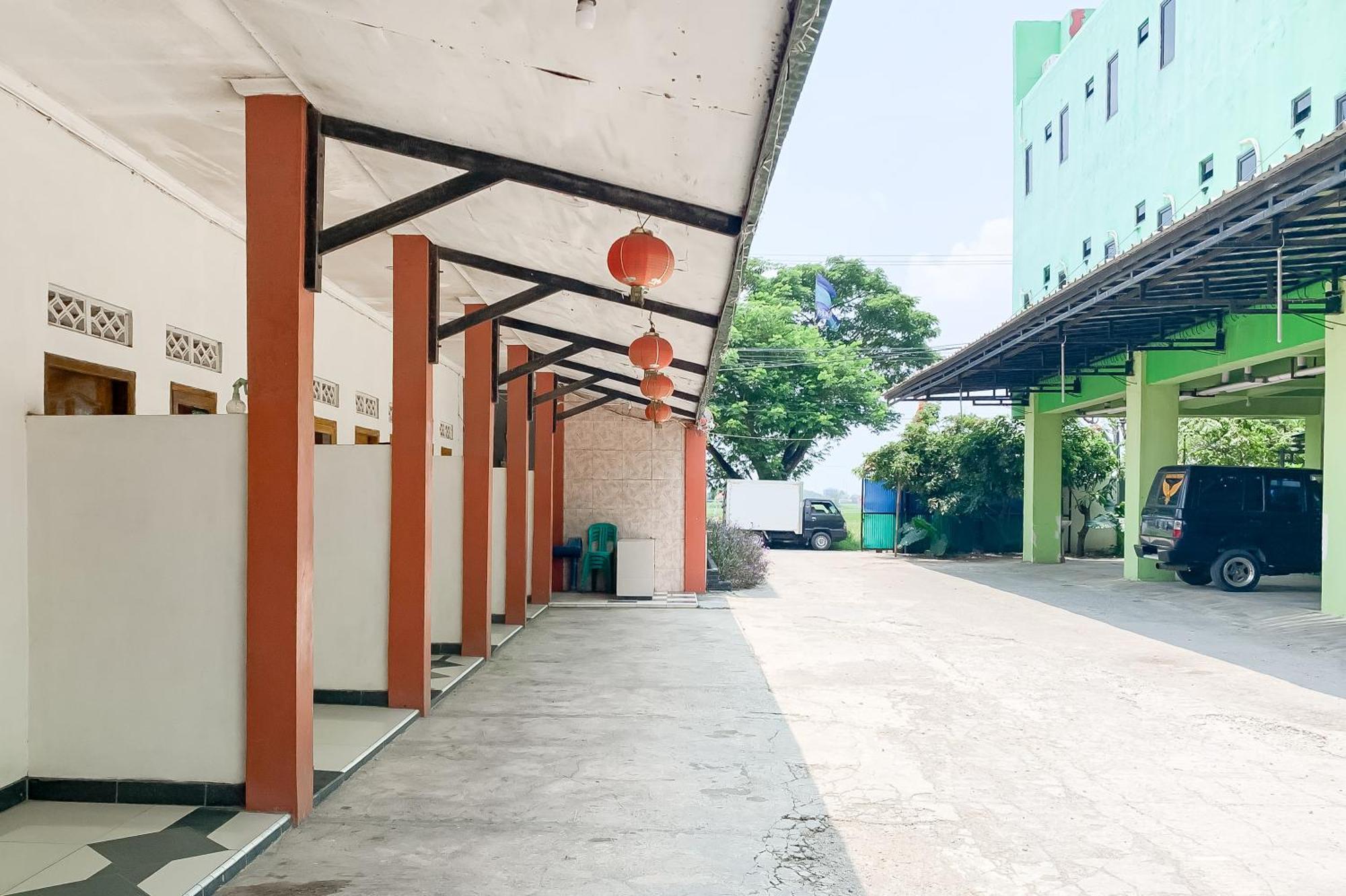 Penginapan Losmen Ayu Pamanukan Redpartner Pamanukan Hilir Exteriér fotografie